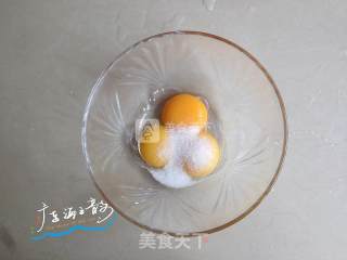 黑芝麻双拼蛋糕的做法步骤：1