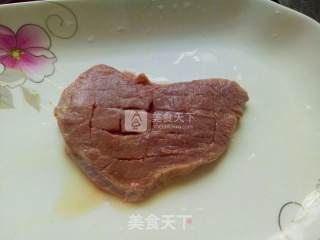 煎牛排的做法步骤：1