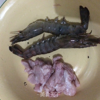 奶汤鲜虾米粉的做法步骤：3