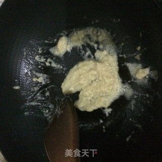 奶汤鲜虾米粉的做法步骤：4