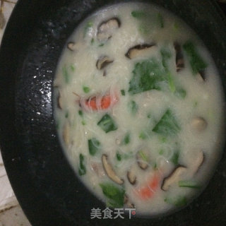 奶汤鲜虾米粉的做法步骤：7