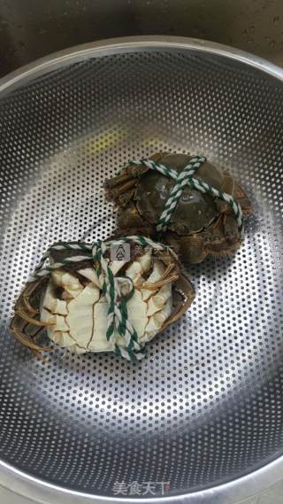 蛋蒸大闸蟹的做法步骤：1