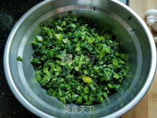 油麦菜鸡蛋水饺的做法步骤：1