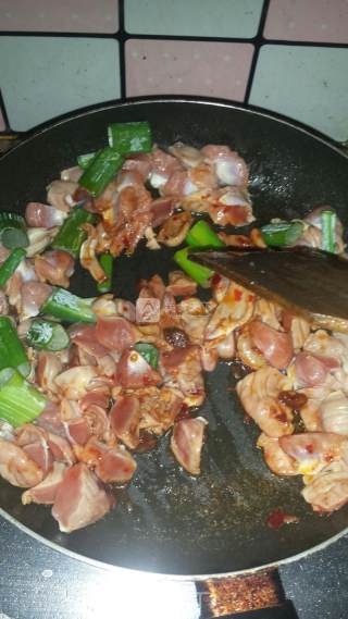 下饭菜_辣炒鸡胗的做法步骤：4