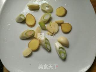 剁椒鱼头的做法步骤：3