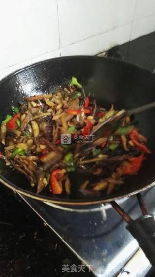 茄丝炒鳅干的做法步骤：6