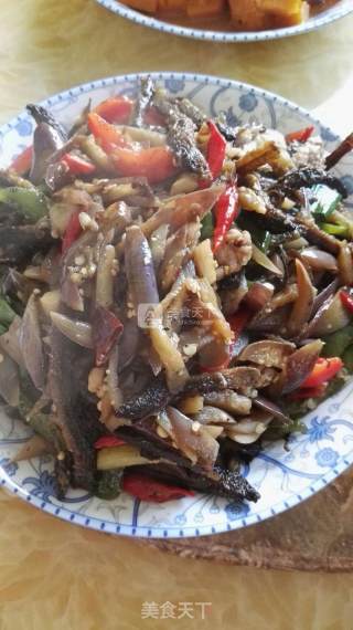 茄丝炒鳅干的做法步骤：7