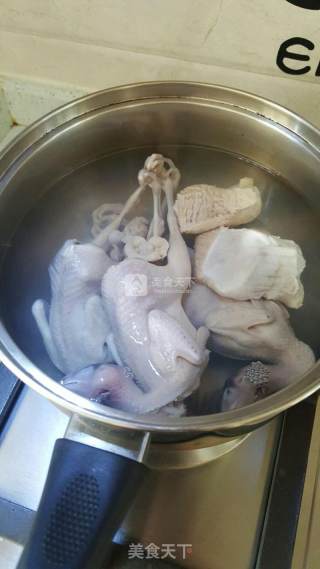 猴菇鹌鹑汤的做法步骤：2