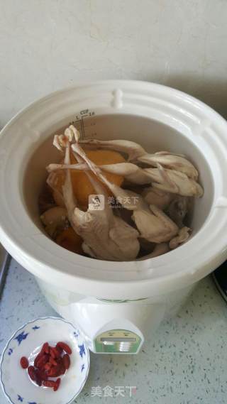 猴菇鹌鹑汤的做法步骤：3