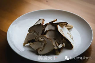 蒲公英炒松茸的做法步骤：1