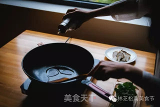 蒲公英炒松茸的做法步骤：3