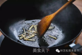 蒲公英炒松茸的做法步骤：4