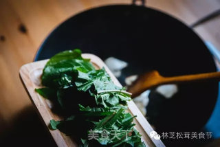 蒲公英炒松茸的做法步骤：6