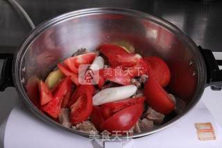 番茄牛肉锅的做法步骤：1