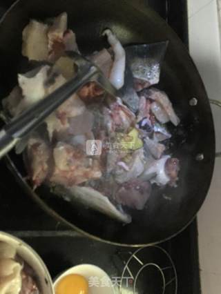 水煮活鱼的做法步骤：1