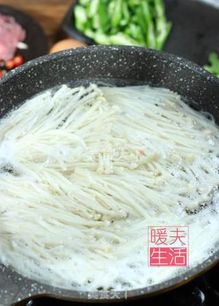 酸汤肥牛的做法步骤：2