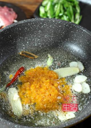 酸汤肥牛的做法步骤：3