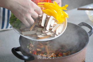瘦肉炒香干的做法步骤：4