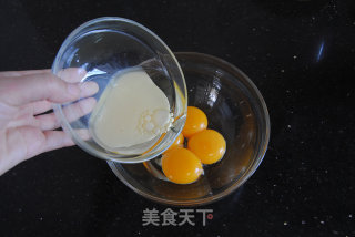 玫瑰巧克力蛋糕卷的做法步骤：2