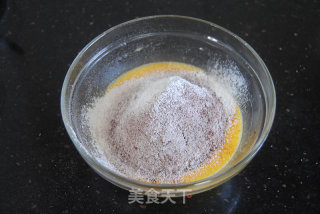 玫瑰巧克力蛋糕卷的做法步骤：4