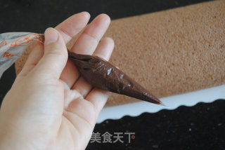 玫瑰巧克力蛋糕卷的做法步骤：17