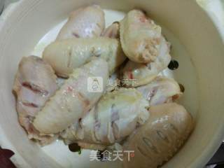 可乐鸡翅的做法步骤：1