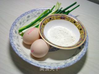 葱花鸡蛋饼的做法步骤：1