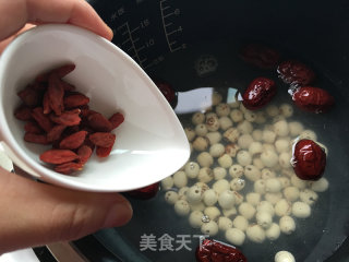 莲子红枣糖水的做法步骤：3