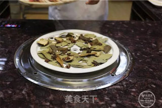 熏蒸牛仔骨的做法步骤：1