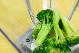 西兰花米粥的做法步骤：2