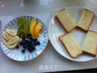 花样水果配吐司的做法步骤：2