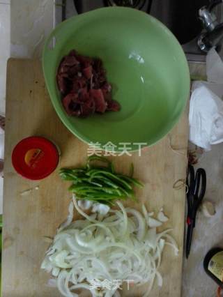 黑椒牛肉意面的做法步骤：2