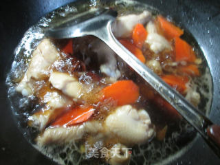 胡萝卜面筋烧鸡翅根的做法步骤：10