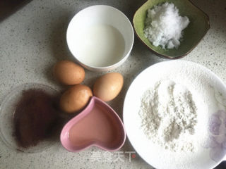 双色戚风蛋糕的做法步骤：1