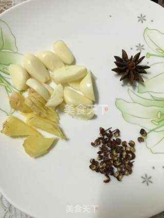 彩色辣椒酱油腌制的做法步骤：2