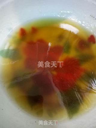莲蓉蛋黄月饼的做法步骤：2