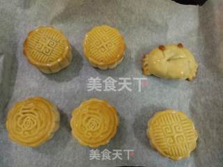 莲蓉蛋黄月饼的做法步骤：9