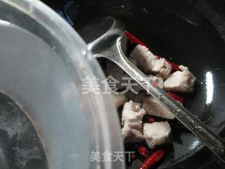 黑木耳香干烧五花肉的做法步骤：3