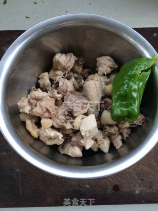 芝麻鸡的做法步骤：1