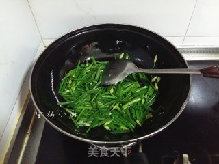 韭菜梗炒鸡蛋的做法步骤：5