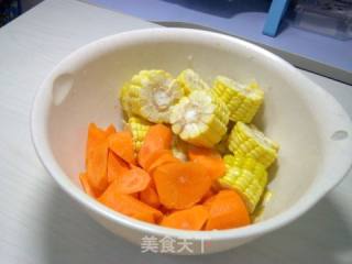 脊骨胡萝卜香菇玉米汤的做法步骤：3