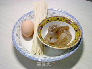 虾仁鸡蛋面的做法步骤：1