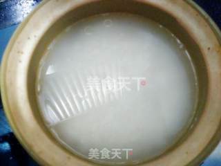 牛肉煲仔饭的做法步骤：1