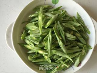 家常炒细面的做法步骤：1