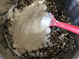 五仁月饼的做法步骤：8