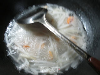 开洋萝卜煮粉丝的做法步骤：3