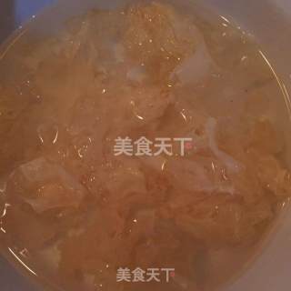 冰糖银耳枸杞煲的做法步骤：1