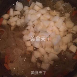 冰糖银耳枸杞煲的做法步骤：4