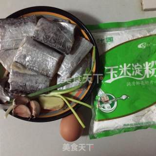 糖醋带鱼的做法步骤：1
