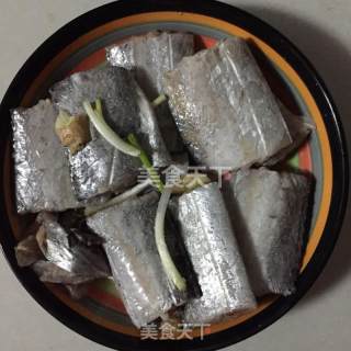 糖醋带鱼的做法步骤：2